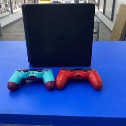 PS4 With 2 Controllers