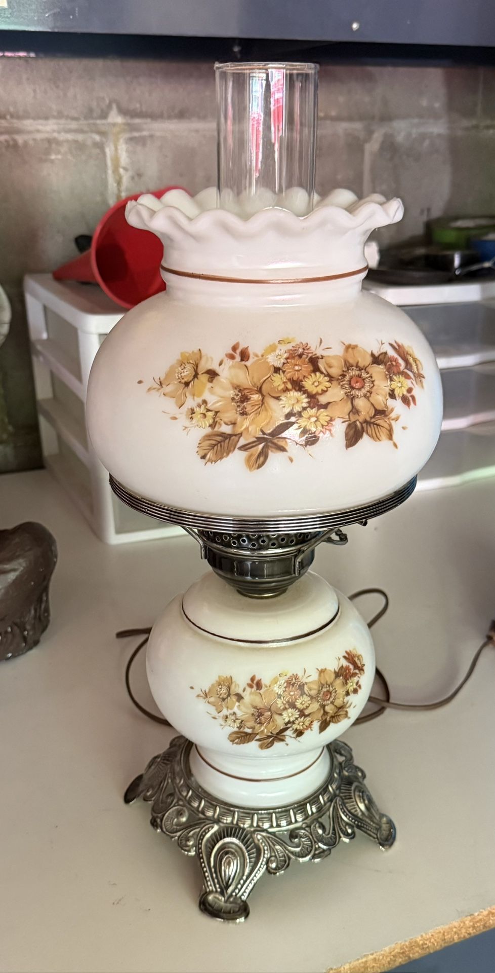 Vintage table lamp Floral pattern (Read ad before messaging)