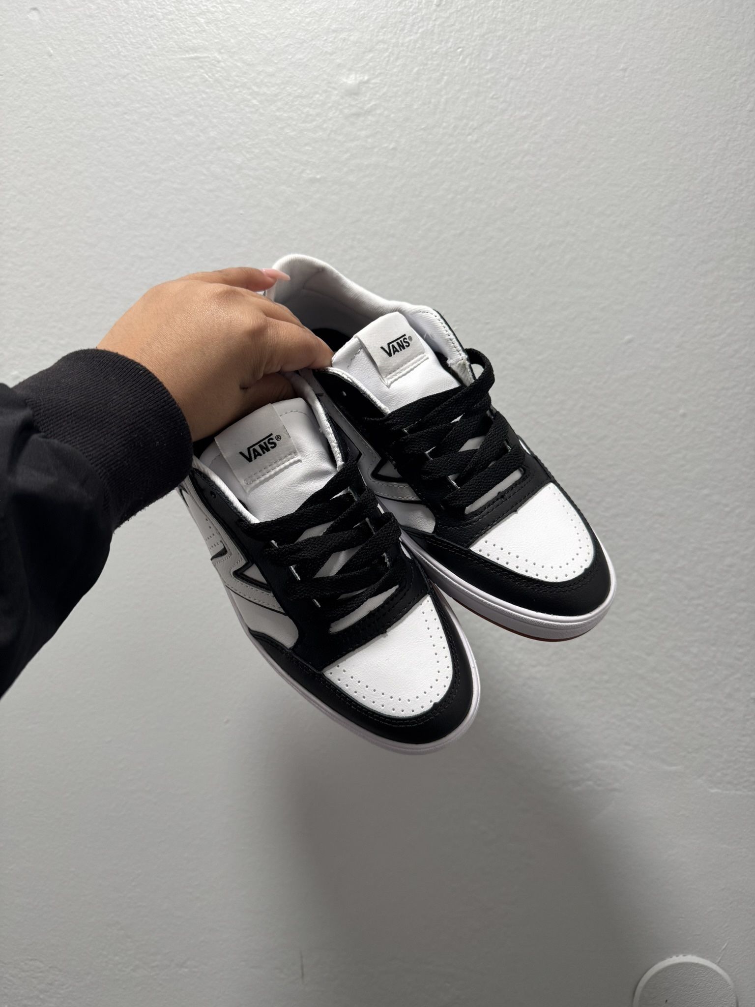 Vans Lowland’s- black & white