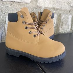 Official Supply kids Boots ( pick up only ) read description for Size