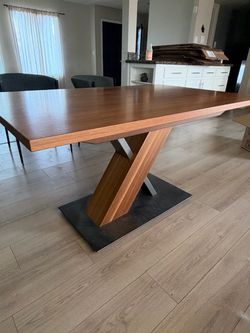 Copenhagen dining room table