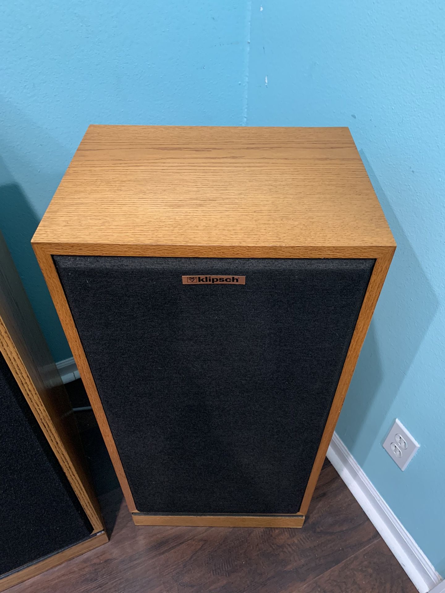 Klipsch Forte II , originals HIFI speakers in perfect conditions . If you see the add is still for sale