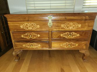 Beautifully Detailed 4-Drawer Trunk/Chest