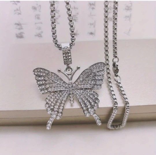 Iced Out Bling 14K White Gold Plated Cubic Zirconia Butterfly 🦋 Pendant 20" Chain Necklace