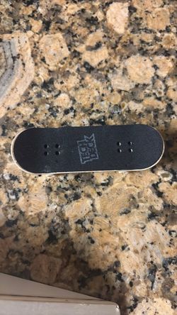 Tech Deck Fingerboard Mini Skateboard