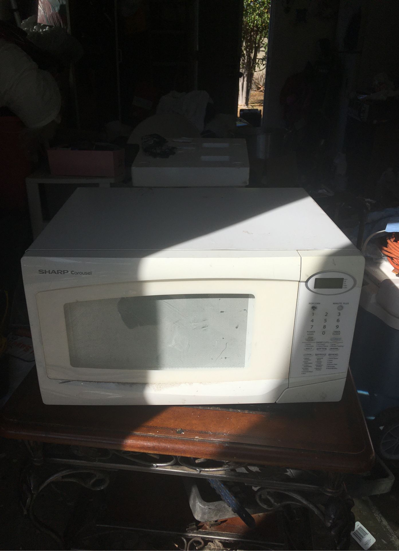 White Microwave (SHARP carousel)