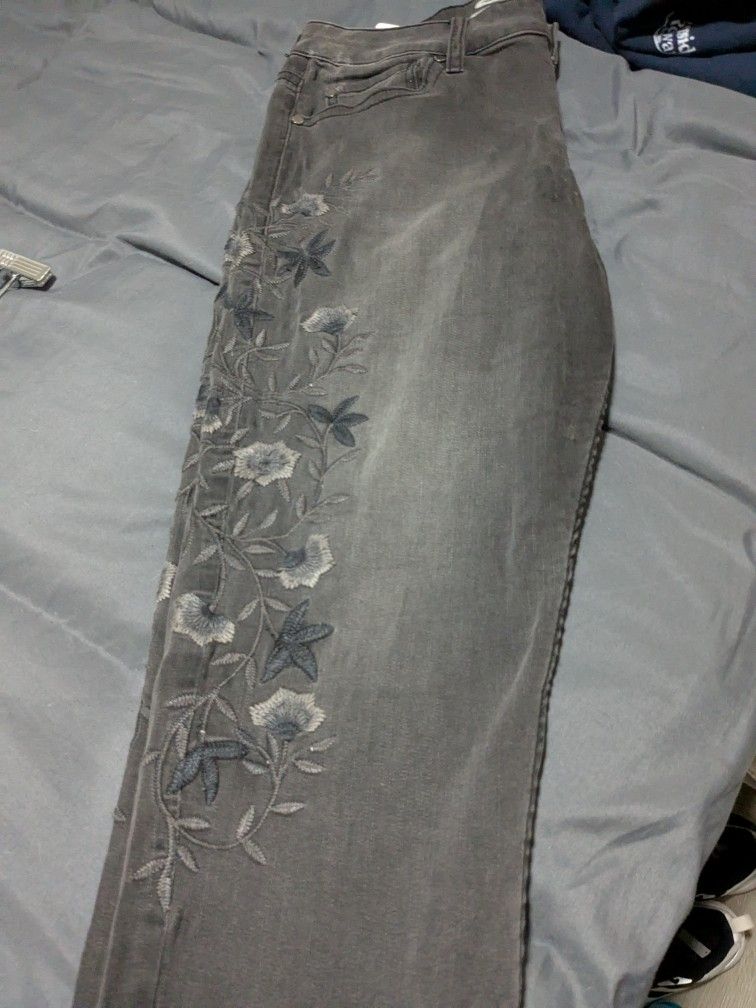 Seven 7 Skinny Floral Embroidery Jeans - Size 14