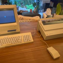 Vintage Macintosh SE (1987) Computer, Printer, Keyboard, Mouse & Cases