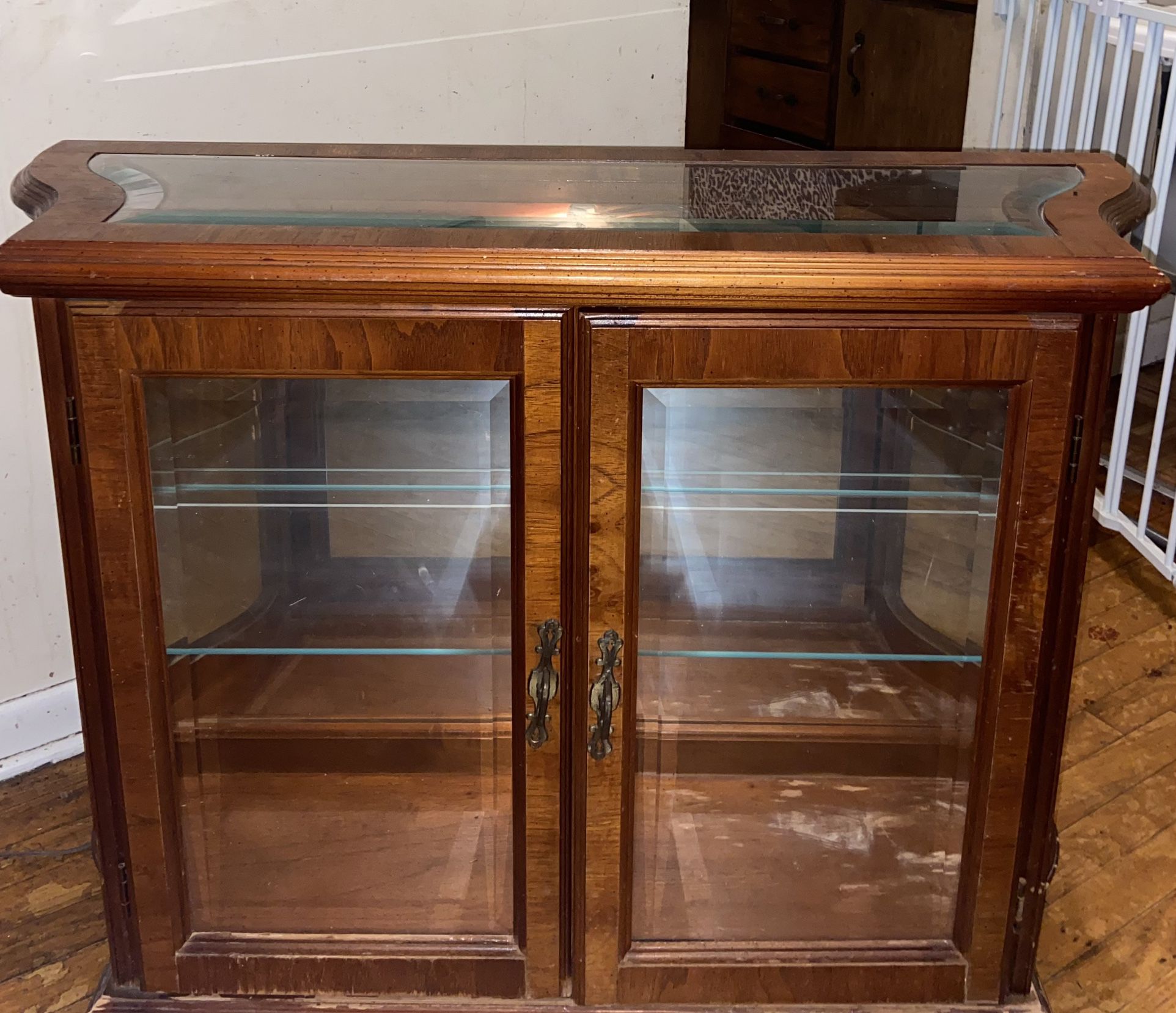 Pulaski Furniture Curved Glass Mirrored and Back Lighted Curio Cabinet