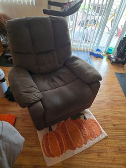 Comfy recliner chair for free