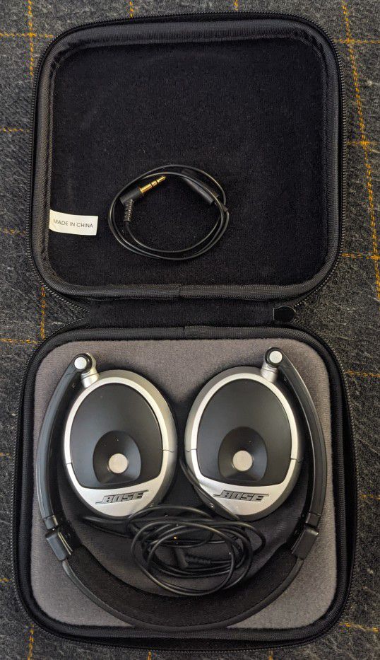 Bose on Ear Headphones With Adapter