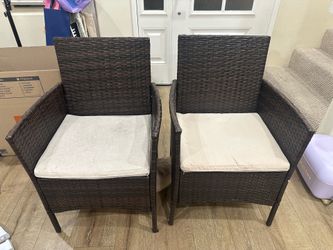 Set of 2 Outdoor Wicker Patio Chairs with Cushions