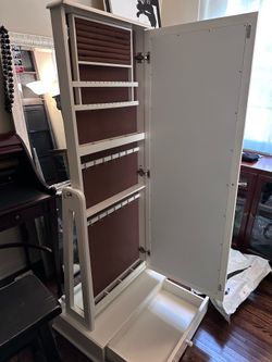 White standing mirror jewelry cabinet