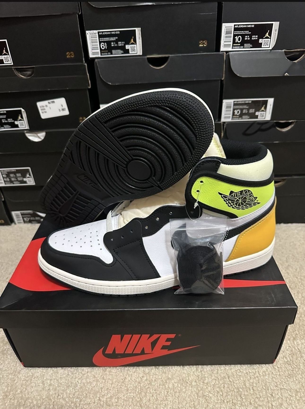 Nike Air Jordan 1 Retro High Of Black White Volt 555088-118 Size 14 Brand New