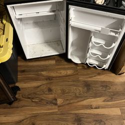 Dorm Refrigerator 