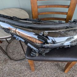 Toyota Highlander Headlight 