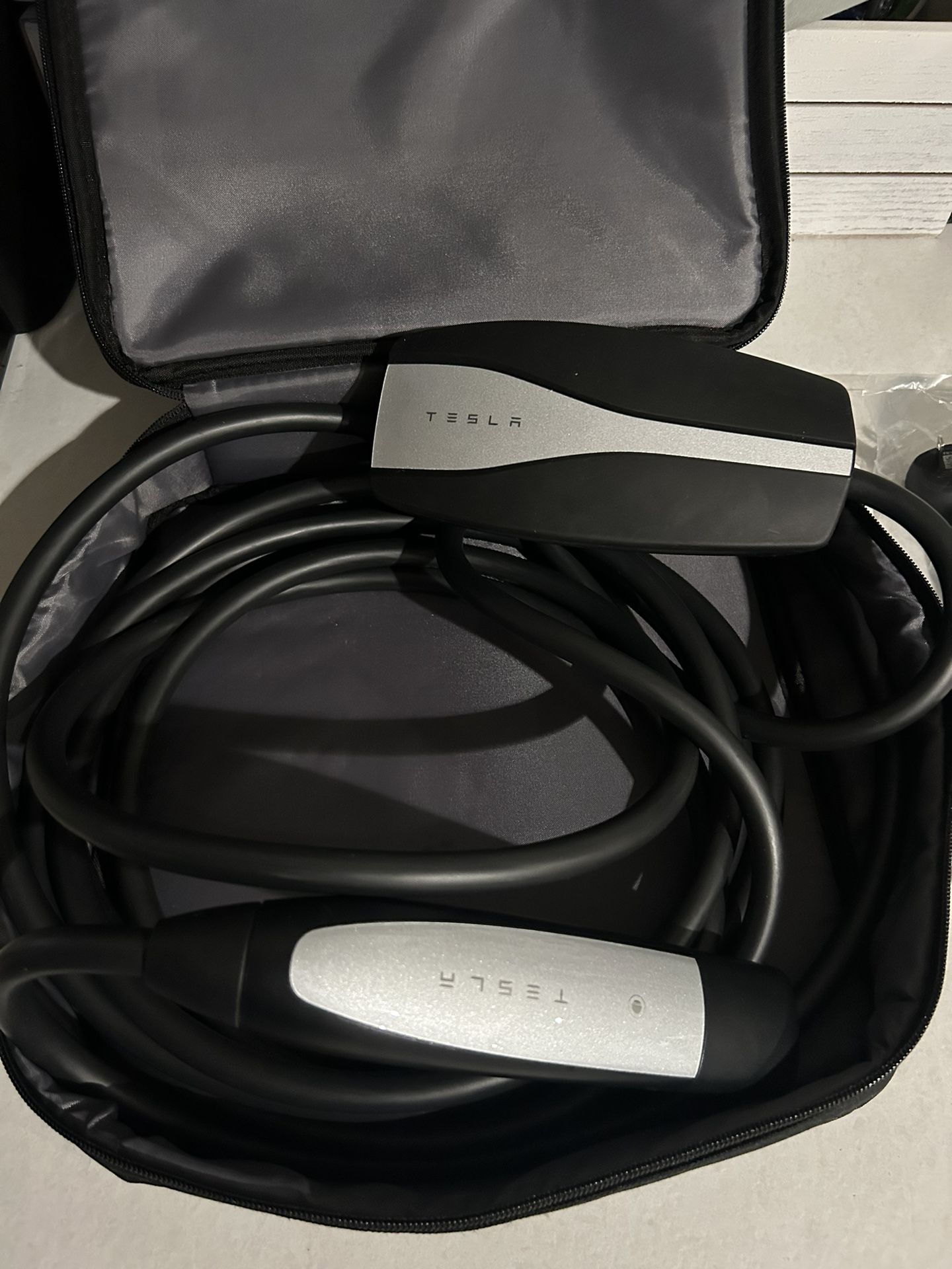 BRAND NEW Official Tesla Mobile Charger w/ J1772 Adapter