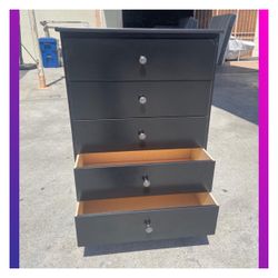 5 drawers dresser / Five drawers dresser