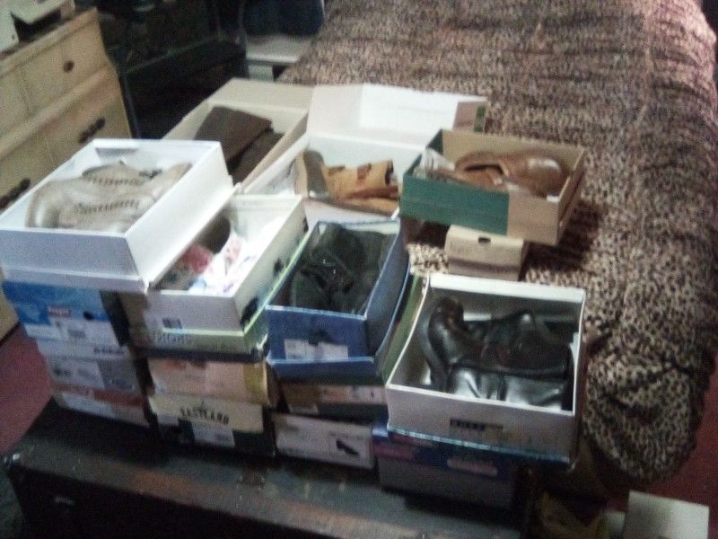 Size 8-9 Woman's Boots And Shoes