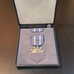 Vintage USAF Air Force Achievement Medal, Ribbon Bar, & Lapel Button - Cased