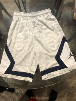 Boys Jordan shorts 8/10 small