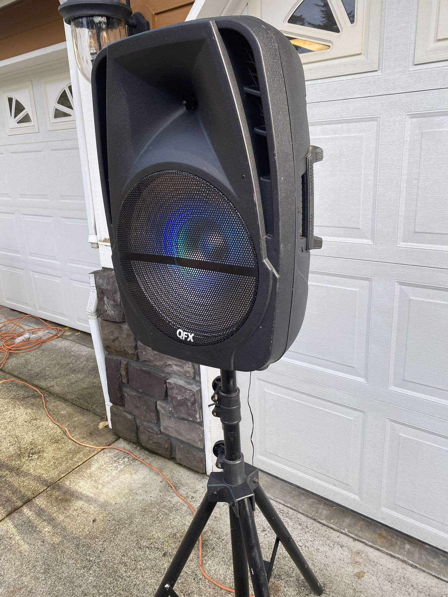 QFX Speaker With Stand - Great Working Condition