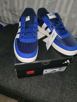 Size 6y or 7w adidas