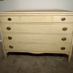 Dresser