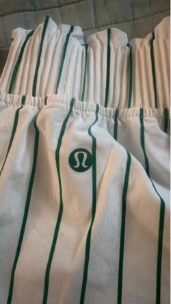 Lululemon women stipe shorts ( goes for $70+)