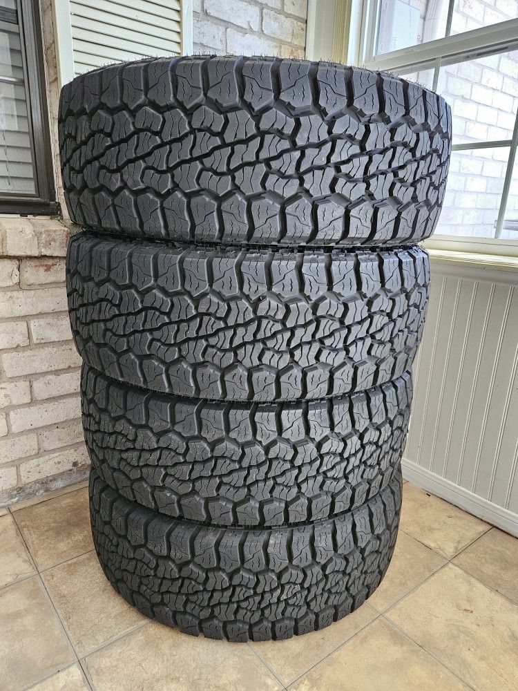 Like-new Venom Swamp Thing Xtreme Dirt LT295/65R20 wheels tires