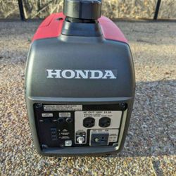 Honda        Eu2000i (Generator)
