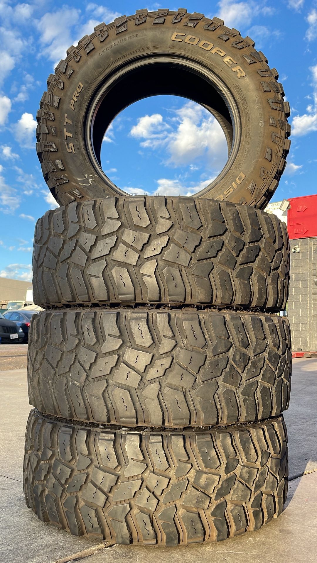 VENDO SET DE LLANTAS LT285/65R18 COOPER 