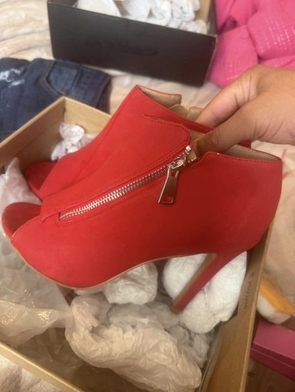 Eye-Catching Red Mini Boots - Size [7]