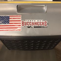 Diamond Plated Lunch Box By IGLOO