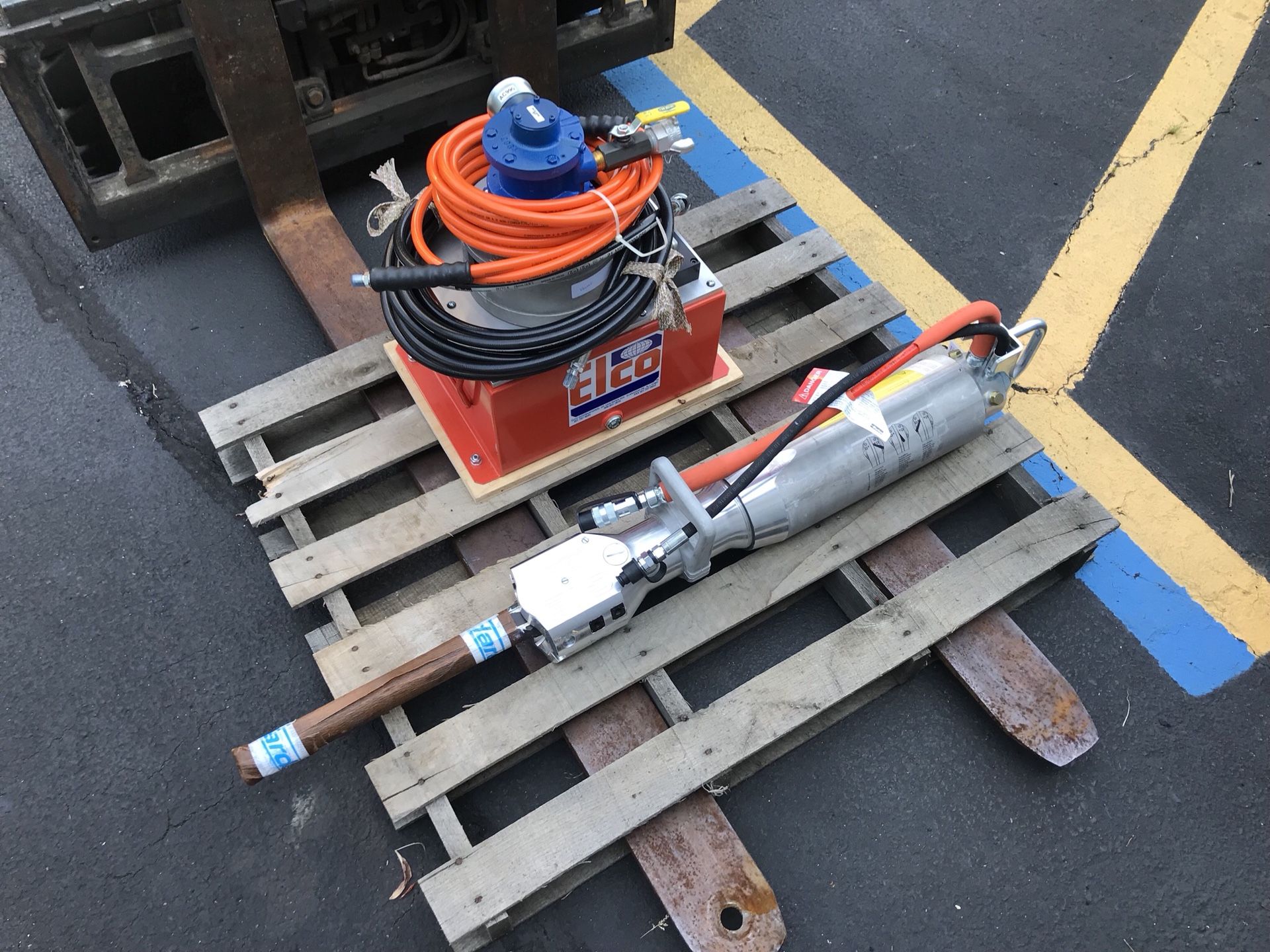 Rock splitter Darda C12 with power pack.