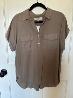 Women’s olive green top