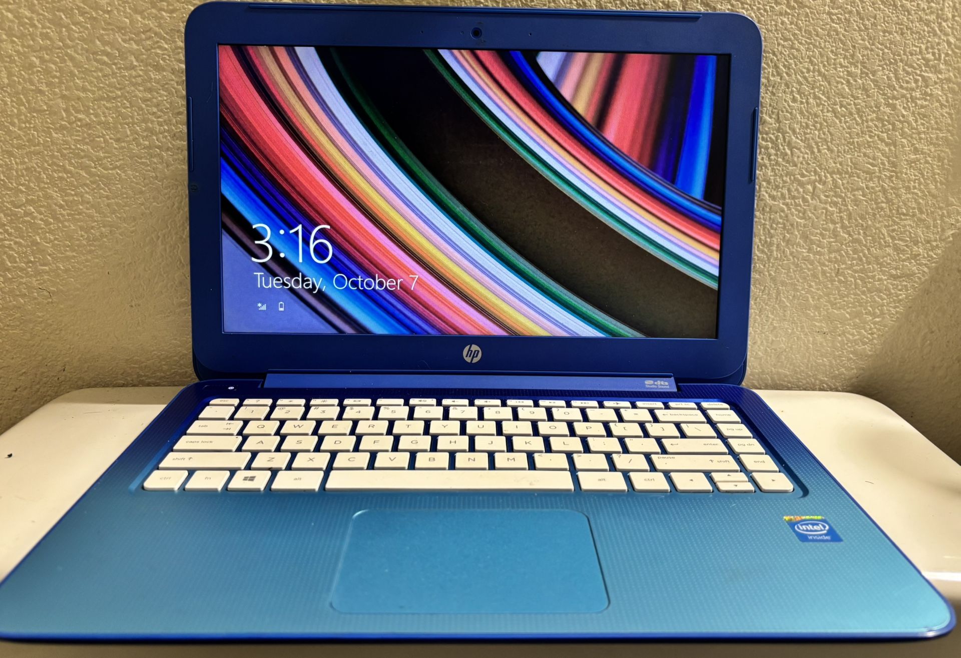 HP STREAM 13-c010nr, 13.3" Laptop Windows