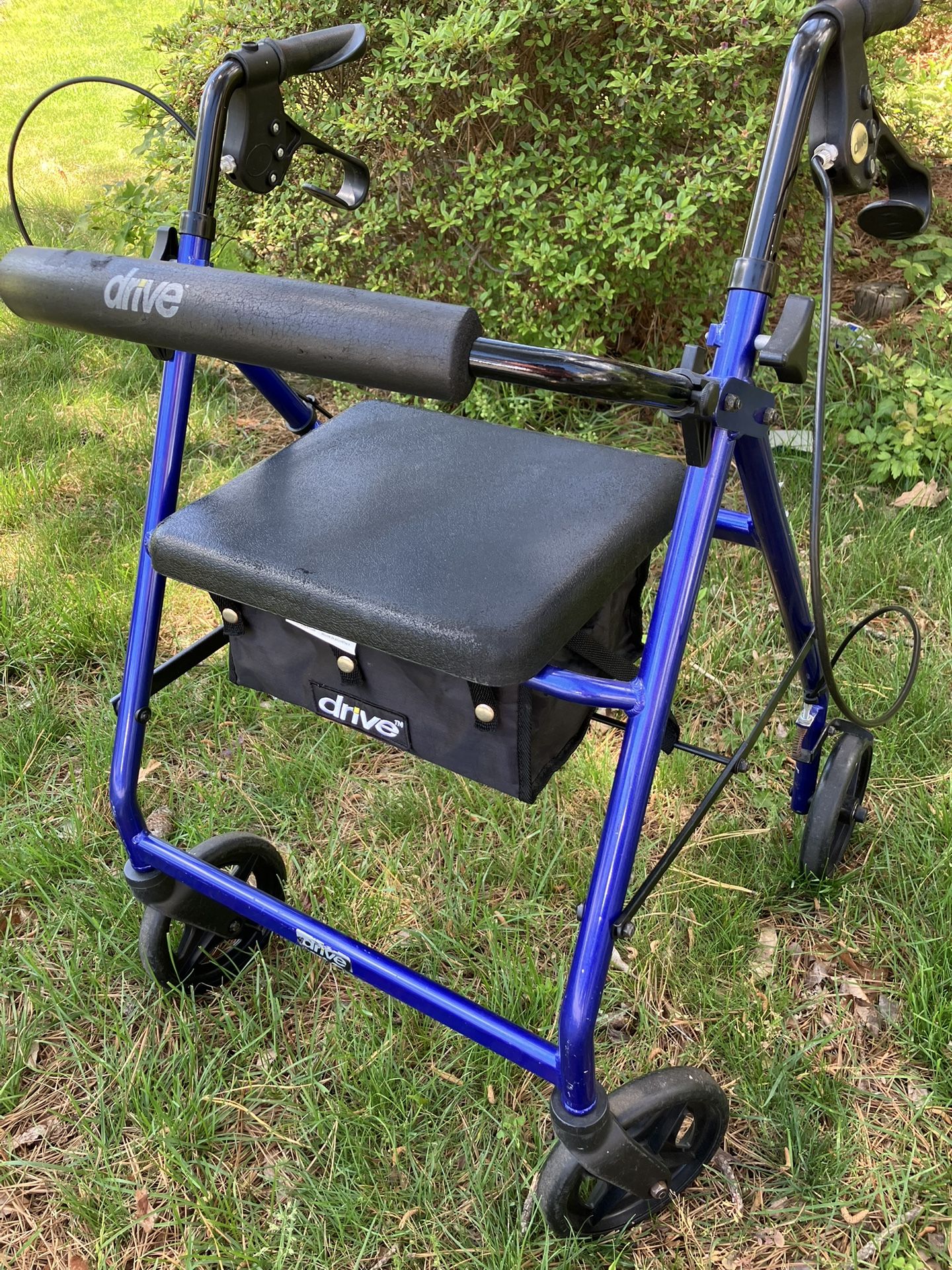 Rolator (Rolling Walker)by Drive