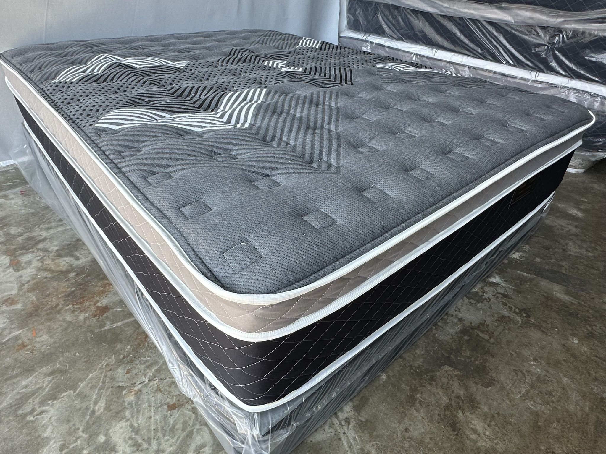 Queen Oasis Thermal Comfort Europillow Top 12inch Mattress!!