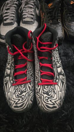 Jordan https://offerup.com/redirect/?o=U3VwZXIuRmx5 3 Black/White-Gym Red size 9.5 mens