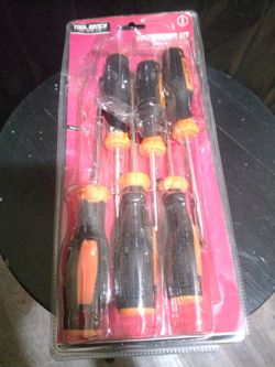 6 Piece Set Of Tool Bench Screwdrivers.