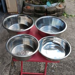 Dog Or Cat Feeding Bowl Stainless Steal .$2.50 Each Or $ 8.00 For All 4 OBA