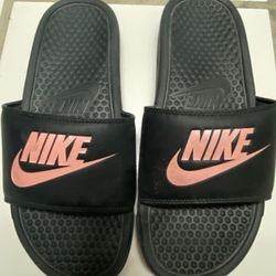 NIKE Benassi Black/Pink Slides W9
