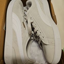 Women 9 PUMA sneakers
