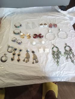 Woman earrings from the 80th centuries