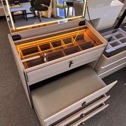 NEW ARRIVAL✨Vanity Chest Set w/Stool