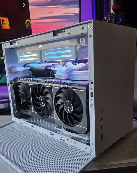 GAMING PC RYZEN 7 7800X3D WiTH RX 7900