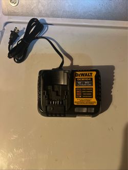 DEWALT DCB112. 12V/20V Lithium-Ion Battery Charger