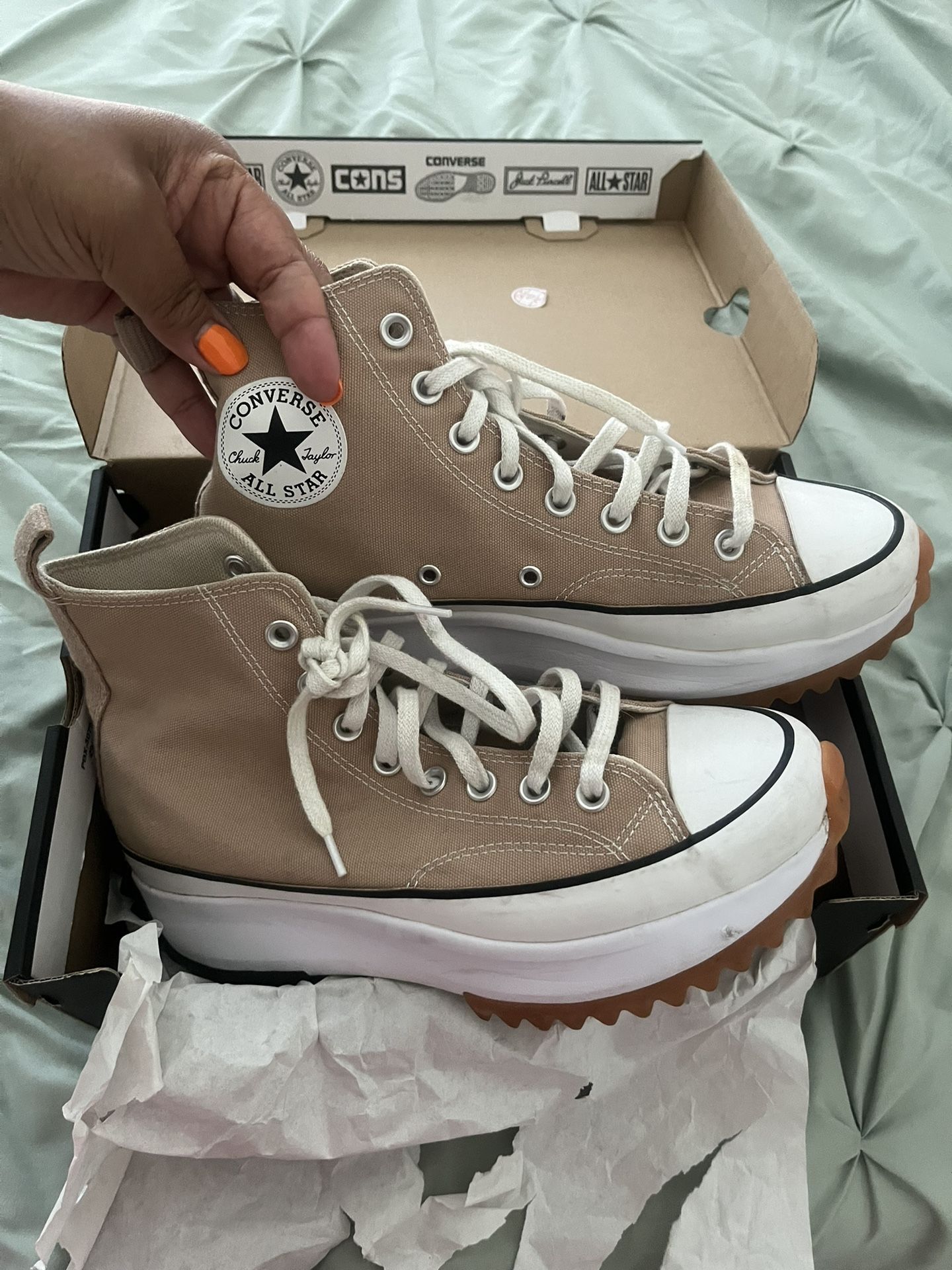 Women’s High top converse Run Star Hike sz 9.5