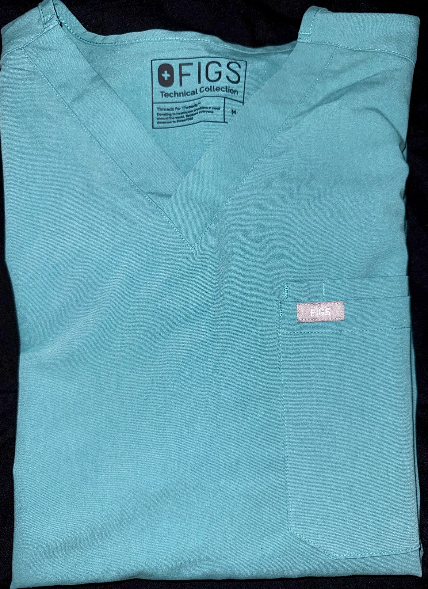 Marine Figs Men’s Leon Three Pocket Scrub Top